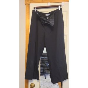 Larry Levine dress cropped pant